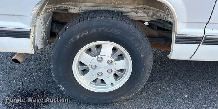 image for item ED2204 1993 Chevrolet Suburban SUV