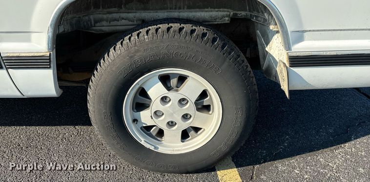 image for item ED2204 1993 Chevrolet Suburban SUV