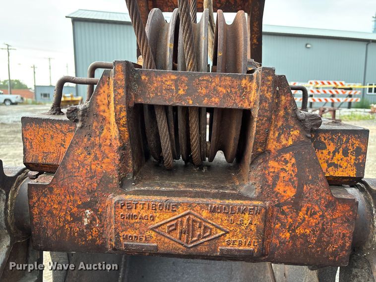 image for item EE3974 (2) crane buckets