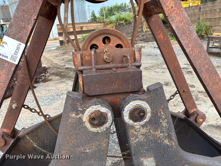 image for item EE3974 (2) crane buckets