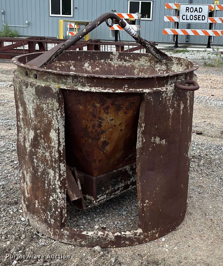 image for item EE3976 Crane concrete bucket