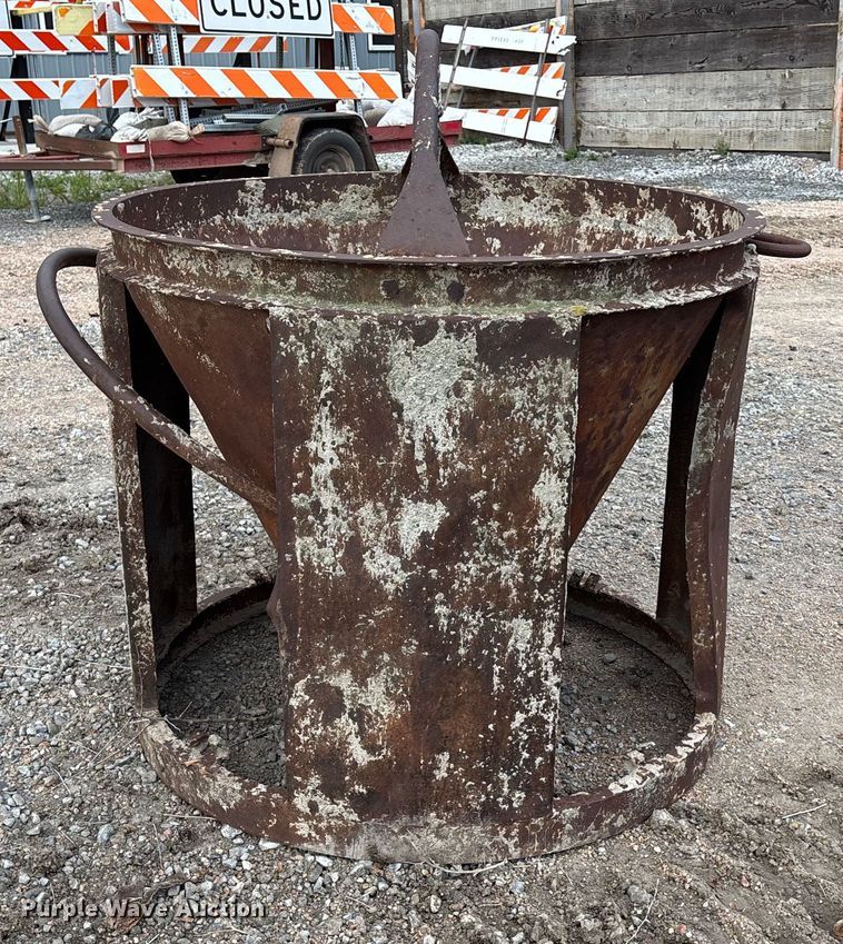image for item EE3976 Crane concrete bucket