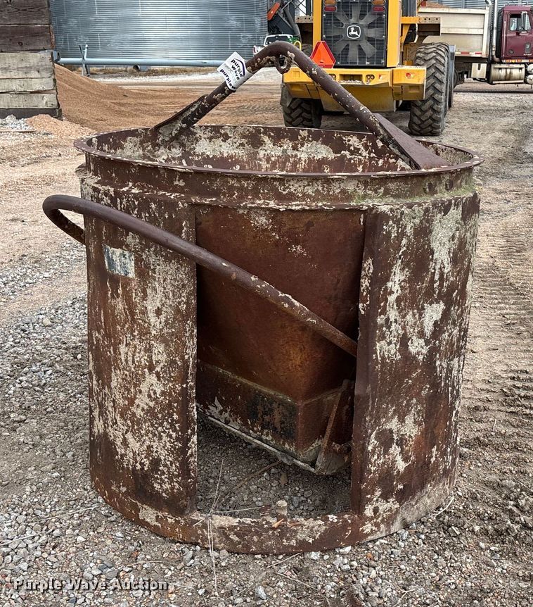 image for item EE3976 Crane concrete bucket