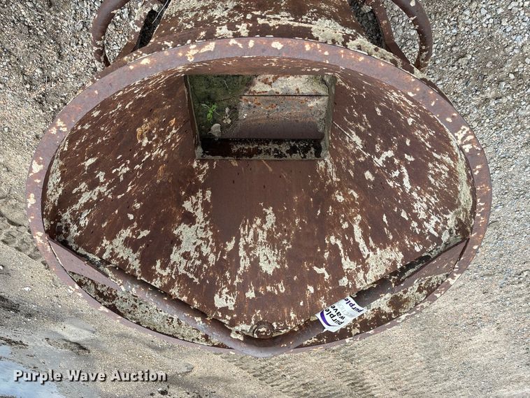 image for item EE3976 Crane concrete bucket