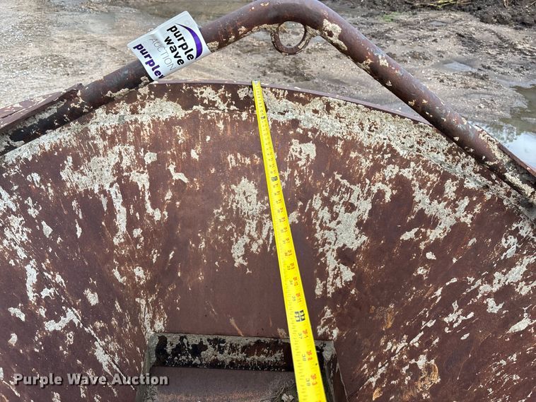 image for item EE3976 Crane concrete bucket