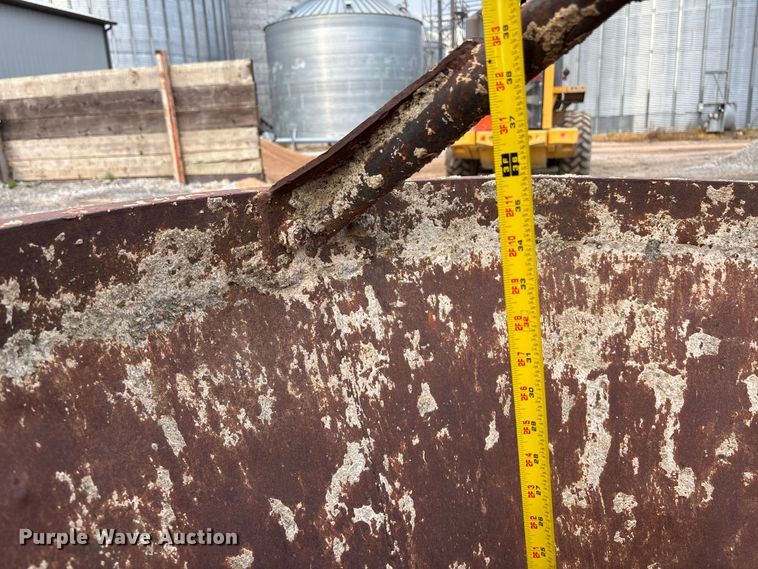 image for item EE3976 Crane concrete bucket