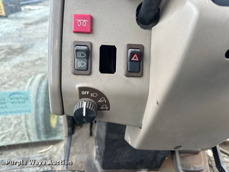 image for item EE3979 2004 John Deere 6615 tractor