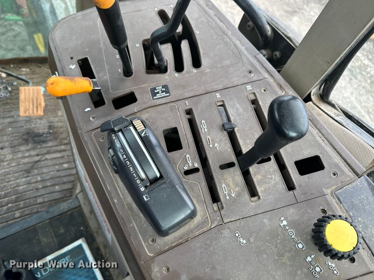 image for item EE3979 2004 John Deere 6615 tractor