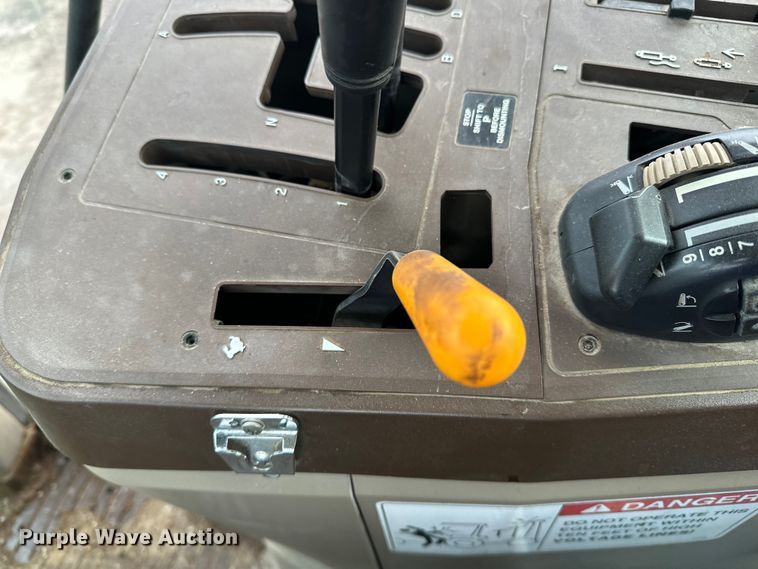 image for item EE3979 2004 John Deere 6615 tractor