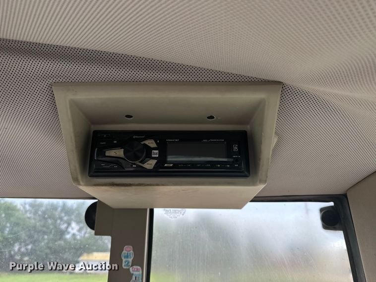 image for item EE3979 2004 John Deere 6615 tractor