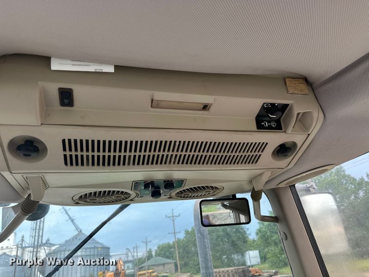 image for item EE3979 2004 John Deere 6615 tractor