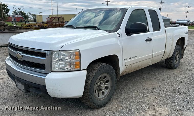 image for item EE3981 2007 Chevrolet Silverado 1500 Ext. Cab pickup truck