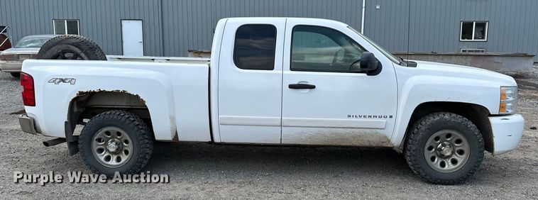 image for item EE3981 2007 Chevrolet Silverado 1500 Ext. Cab pickup truck