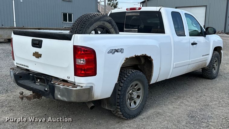 image for item EE3981 2007 Chevrolet Silverado 1500 Ext. Cab pickup truck