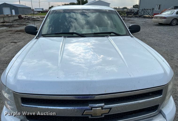 image for item EE3981 2007 Chevrolet Silverado 1500 Ext. Cab pickup truck