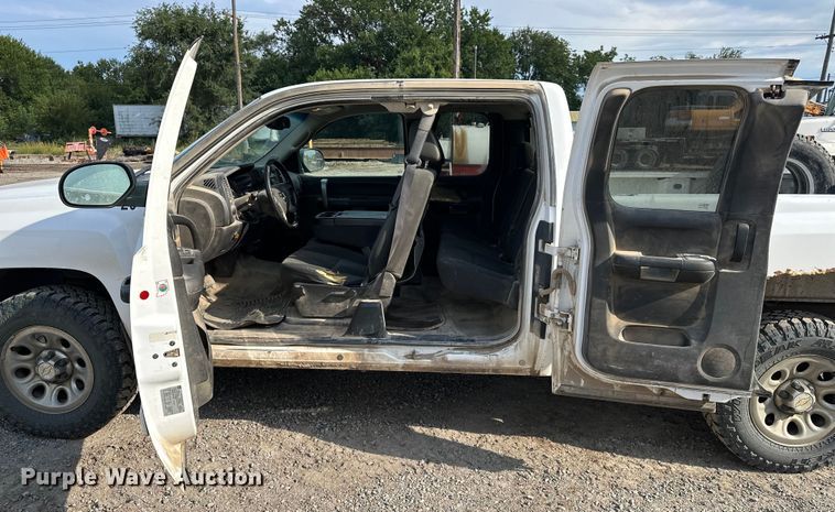 image for item EE3981 2007 Chevrolet Silverado 1500 Ext. Cab pickup truck