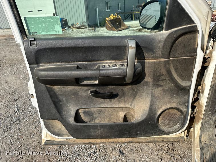 image for item EE3981 2007 Chevrolet Silverado 1500 Ext. Cab pickup truck