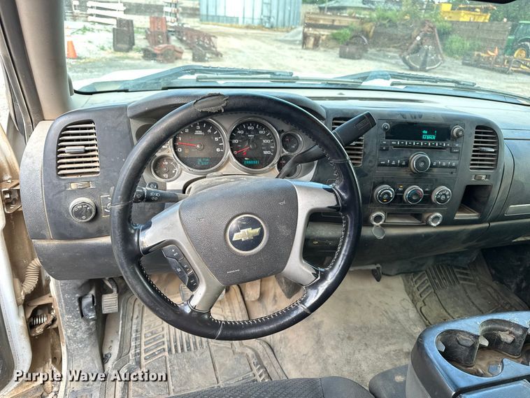 image for item EE3981 2007 Chevrolet Silverado 1500 Ext. Cab pickup truck