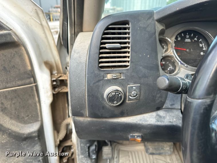 image for item EE3981 2007 Chevrolet Silverado 1500 Ext. Cab pickup truck