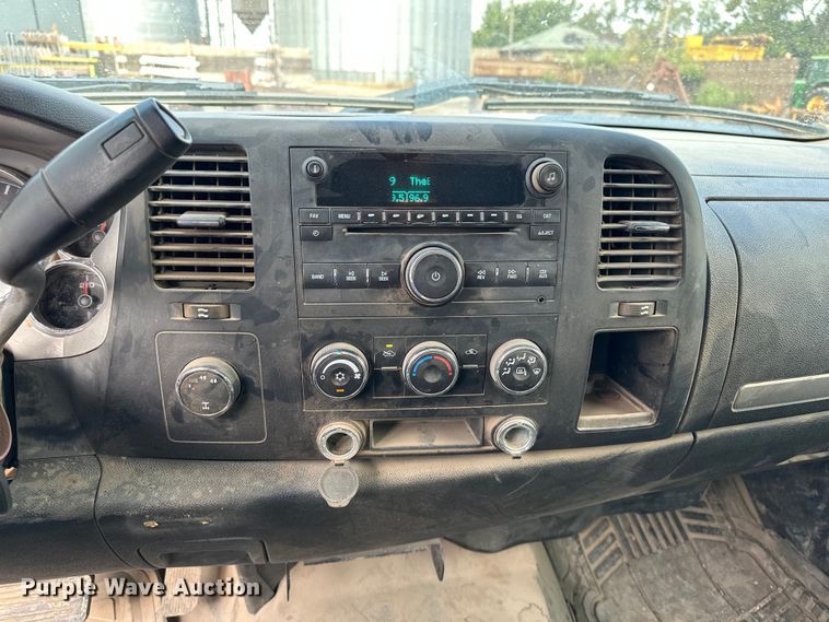 image for item EE3981 2007 Chevrolet Silverado 1500 Ext. Cab pickup truck