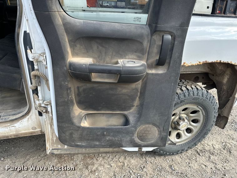 image for item EE3981 2007 Chevrolet Silverado 1500 Ext. Cab pickup truck