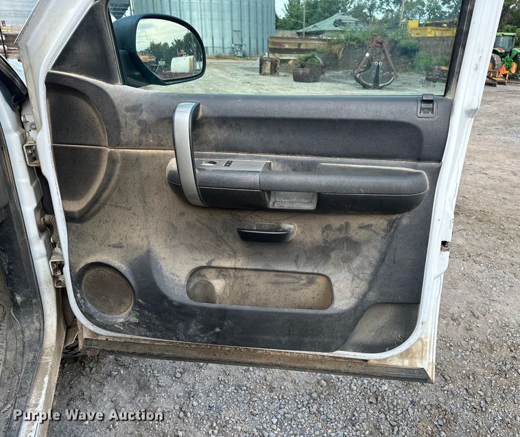 image for item EE3981 2007 Chevrolet Silverado 1500 Ext. Cab pickup truck