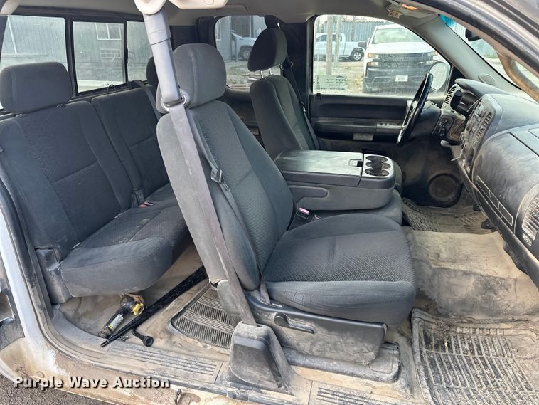 image for item EE3981 2007 Chevrolet Silverado 1500 Ext. Cab pickup truck