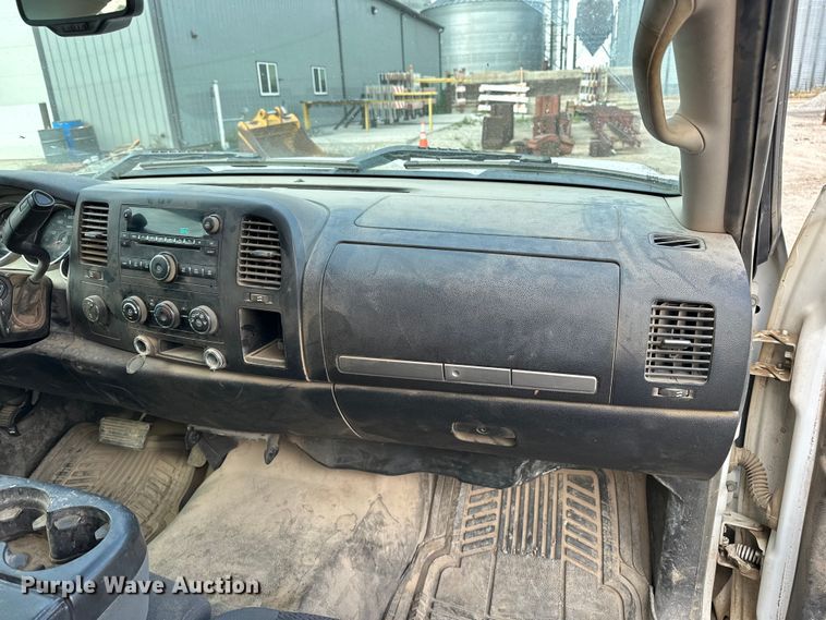 image for item EE3981 2007 Chevrolet Silverado 1500 Ext. Cab pickup truck