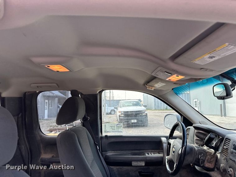 image for item EE3981 2007 Chevrolet Silverado 1500 Ext. Cab pickup truck