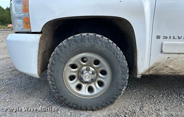 image for item EE3981 2007 Chevrolet Silverado 1500 Ext. Cab pickup truck