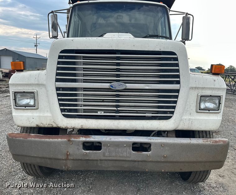 image for item EE3982 1995 Ford LT8000 dump truck