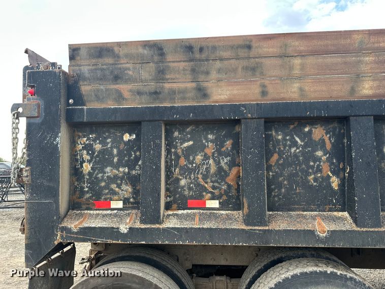 image for item EE3982 1995 Ford LT8000 dump truck