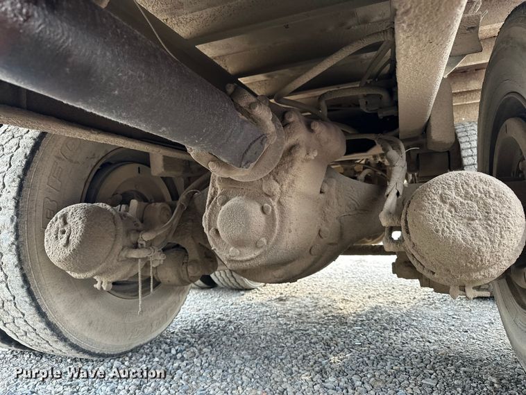 image for item EE3982 1995 Ford LT8000 dump truck