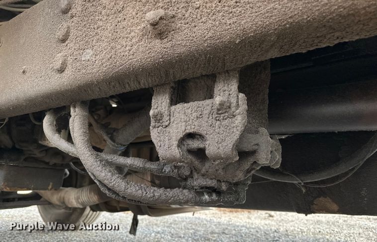 image for item EE3982 1995 Ford LT8000 dump truck