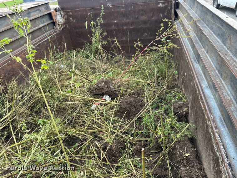 image for item EE3982 1995 Ford LT8000 dump truck