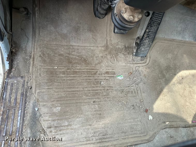 image for item EE3982 1995 Ford LT8000 dump truck