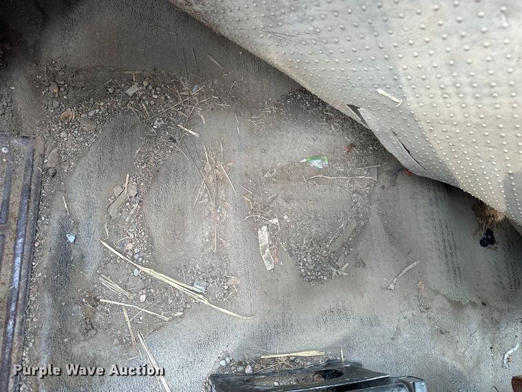 image for item EE3982 1995 Ford LT8000 dump truck