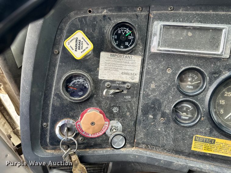 image for item EE3982 1995 Ford LT8000 dump truck