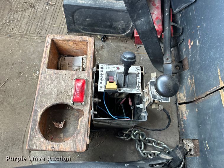 image for item EE3982 1995 Ford LT8000 dump truck