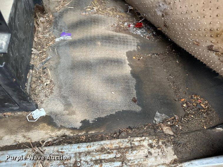 image for item EE3982 1995 Ford LT8000 dump truck