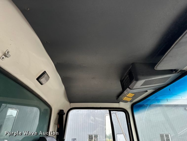 image for item EE3982 1995 Ford LT8000 dump truck