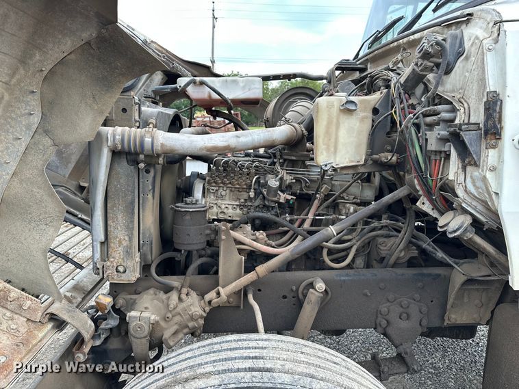 image for item EE3982 1995 Ford LT8000 dump truck