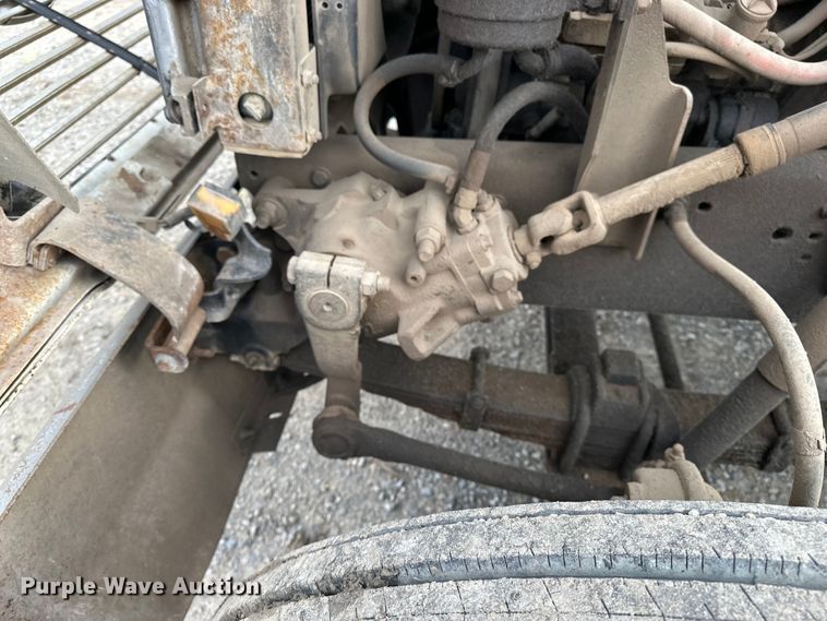 image for item EE3982 1995 Ford LT8000 dump truck