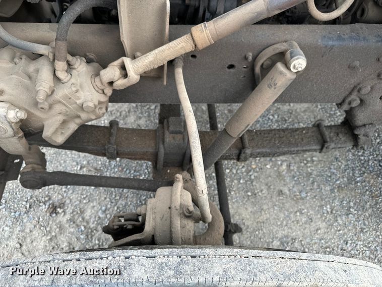 image for item EE3982 1995 Ford LT8000 dump truck