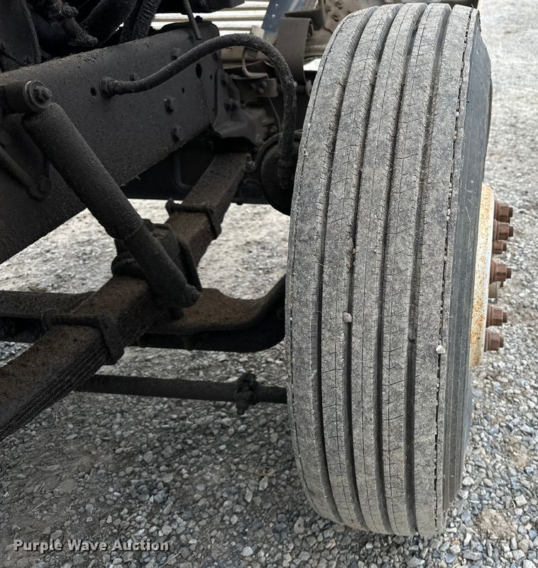 image for item EE3982 1995 Ford LT8000 dump truck