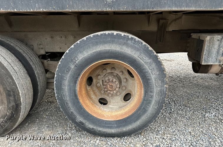 image for item EE3982 1995 Ford LT8000 dump truck