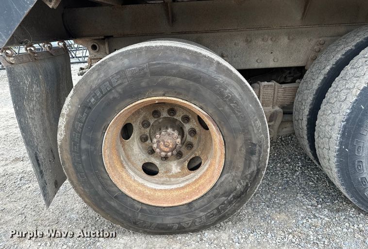 image for item EE3982 1995 Ford LT8000 dump truck