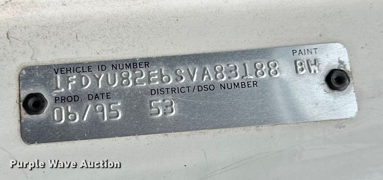 image for item EE3982 1995 Ford LT8000 dump truck