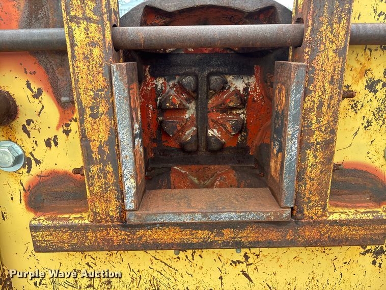 image for item EE3983 Pile driving equipment