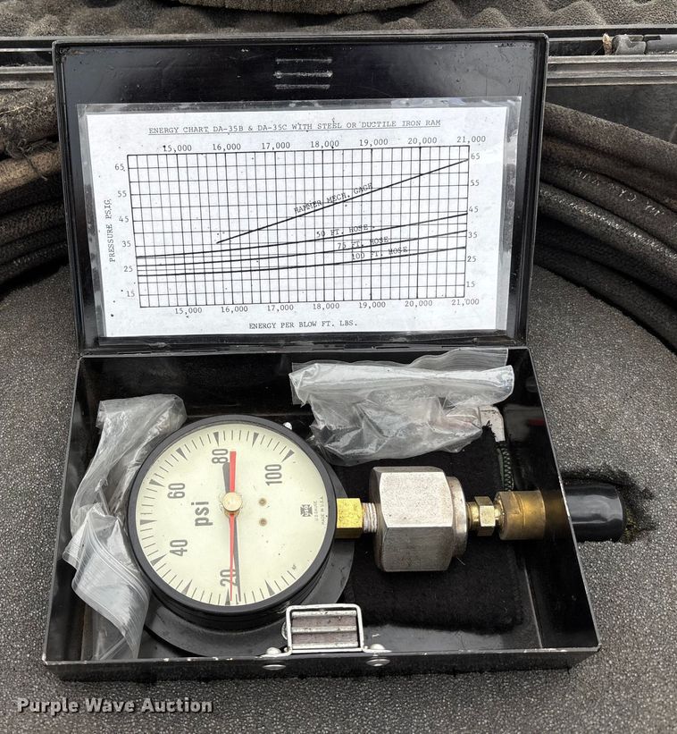 image for item EE3983 Pile driving equipment